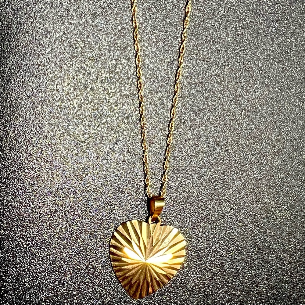 Vintage Star Burst Heart Pendant Necklace with Dainty 14K Chain